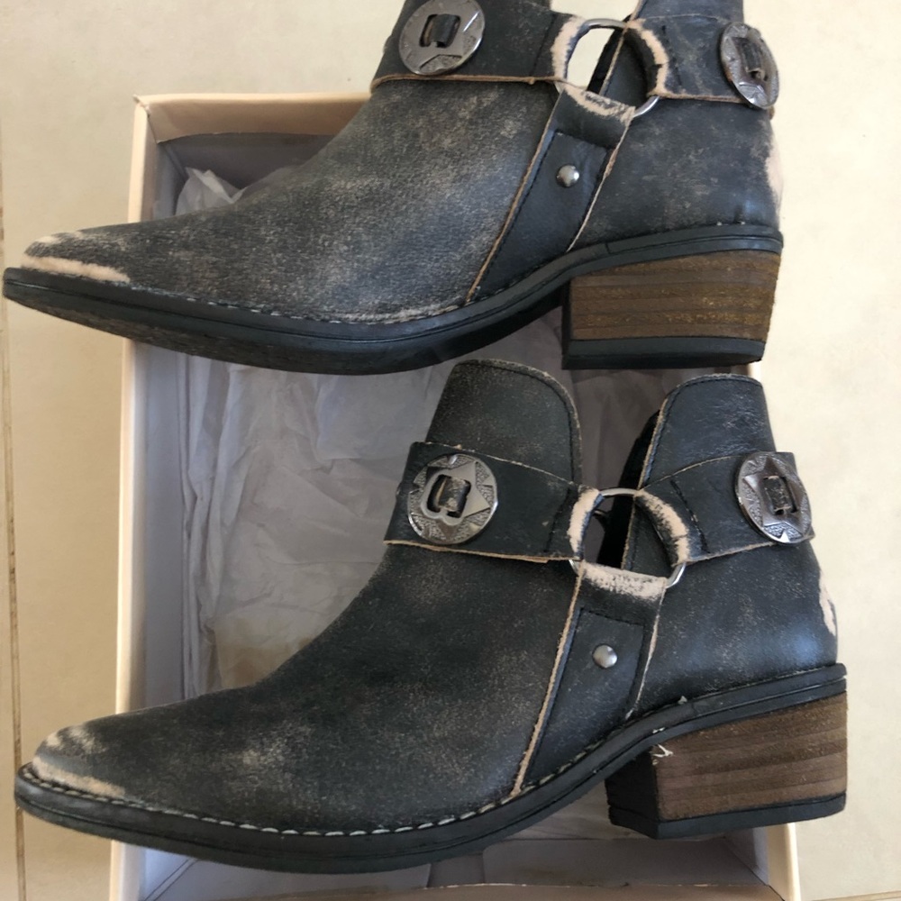 Chinese Laundry Ankle Boots. Only worn about twice.